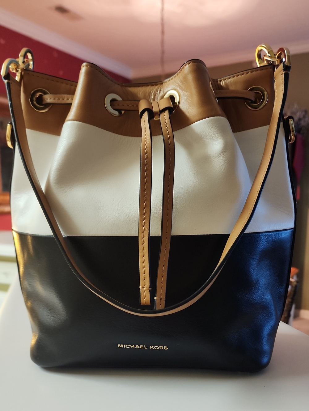 BEAUTIFUL MICHAEL KORS Tri-Color Leather Drawstring Bucket Bag - Black/White/Tan